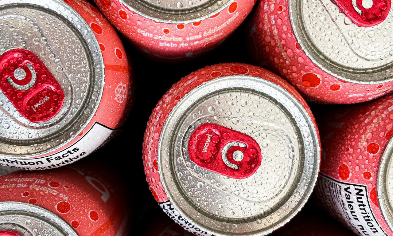 VIDEO KOJI JE UZDRMAO SVET! Nikako ne bi smeli da pijete iz limenki, posledice mogu da budu kobne! (VIDEO)