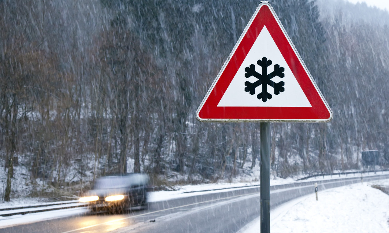 VEĆINA VOZAČA OVO NE ZNA Saobraćajni znak sa snežnom pahuljom ne važi samo zimi - evo koje je njegovo značenje