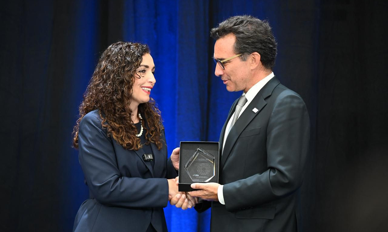 KO I ZA KAKVA (ZLO)DELA NAGRAĐUJE VJOSU OSMANI Baš ona je nagrađena za mir (?!)