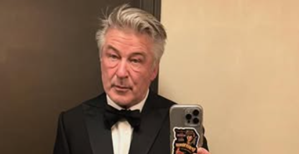 ALEK BOLDVIN IMAO UDES! Slupao skupoceni automobil, evo u kakvom je stanju (FOTO)