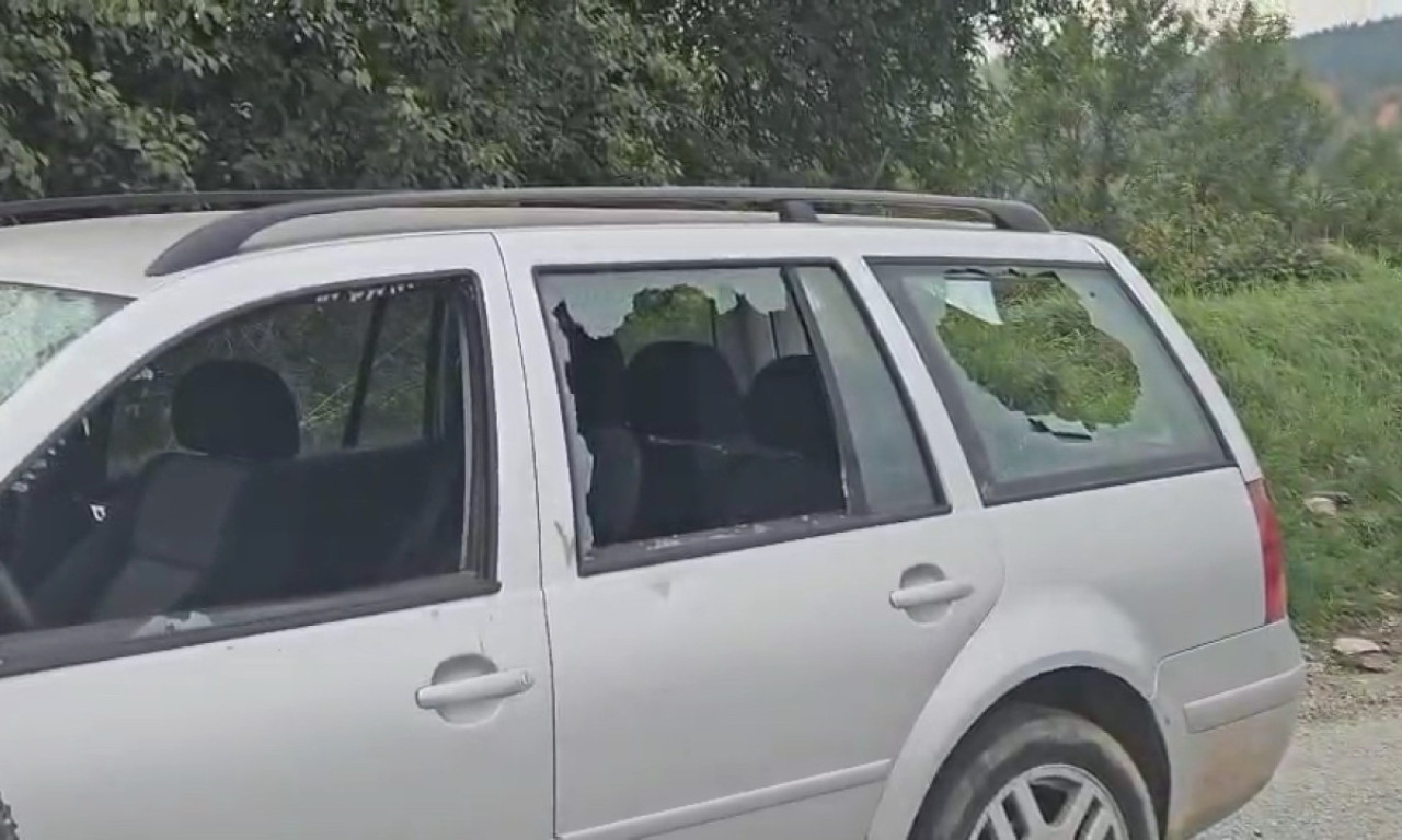 POLUPANA STAKLA I IŠČUPANI RETROVIZORI Šok prizor u Prijepolju, kada vidite automobil neće vam biti dobro (FOTO)