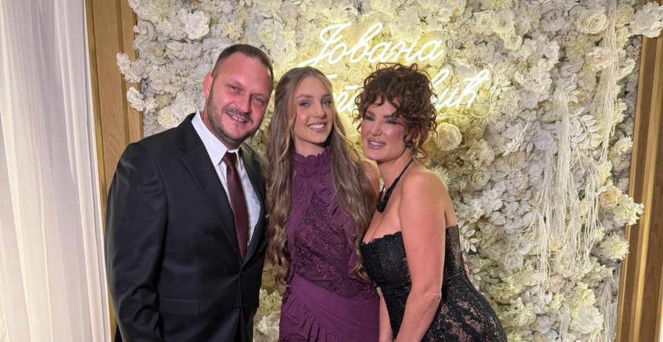 SLAVLJE O KOM PRIČA CEO ZLATIBOR Dejan Petrović i supruga priredili spektakularan 18. rođendan ćerki Jovani (FOTO/VIDEO)