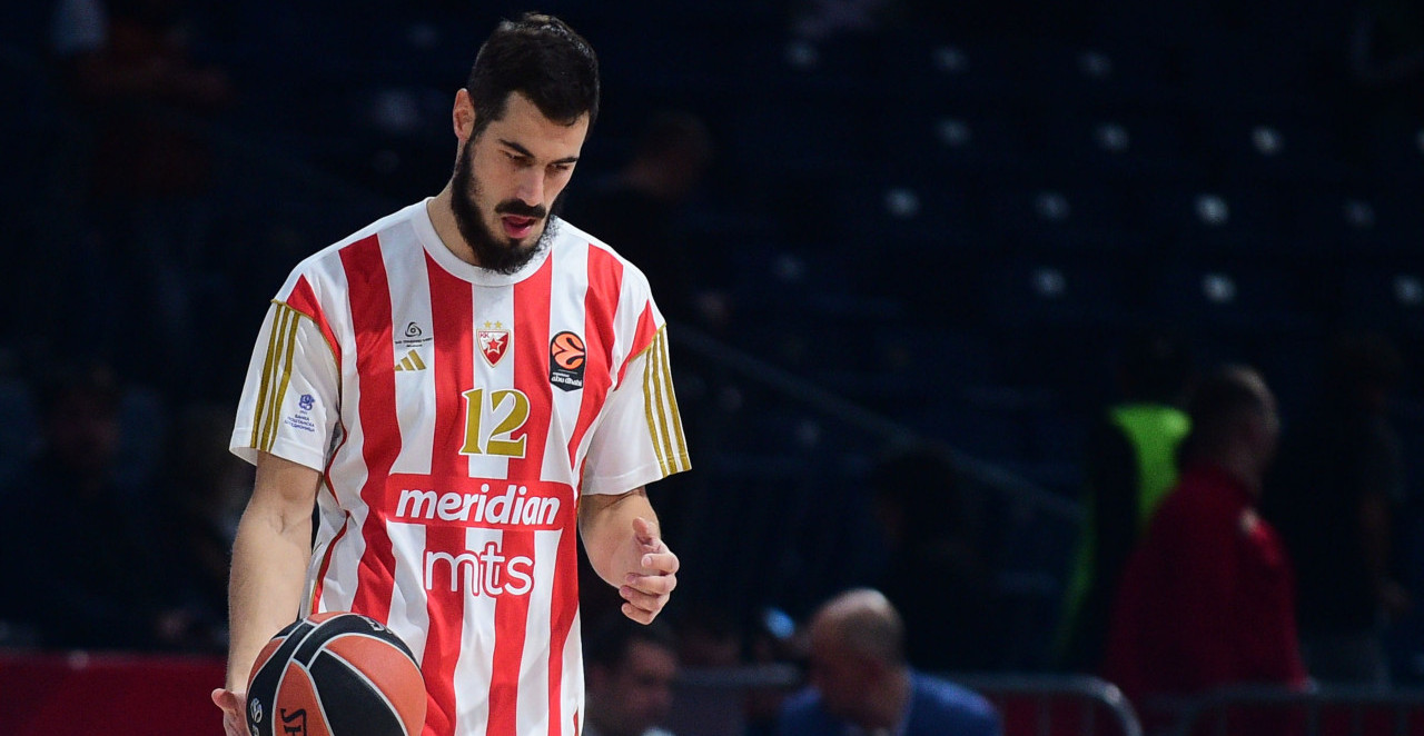 POGLEDAJTE NAJLEPŠU SLIKU IZ PIONIRA Nikola Kalinić konačno sa ćerkicom posle velike pobede Zvezde (FOTO)