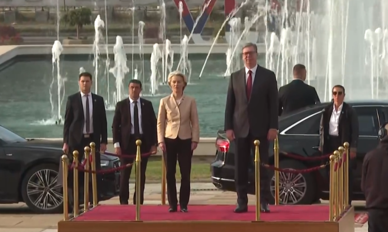 SVEČANI DOČEK ISPRED PALATE "SRBIJA" Ursula fon der Lajen u Beogradu, dočekao je Vučić (VIDEO)