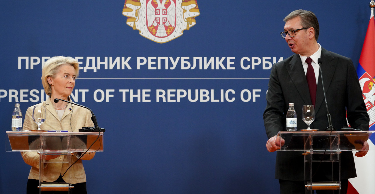 VUČIĆ PREDAO PISMO FON DER LAJEN SA JEDNOM MOLBOM: "Verujem da će Evropska komisija naći način..."  (VIDEO)