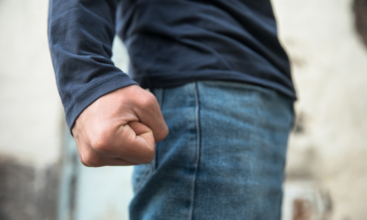 UDARIO ČOVEKA I NANEO MU TEŠKE TELESNE POVREDE Muškarac (30) iz Leskovca mogao bi da robija više godina