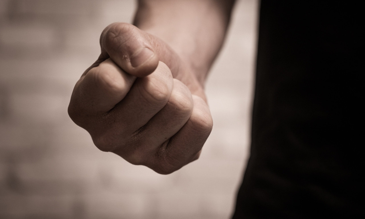 ŽESTOKA TUČA POSLE INCIDENTA U SAOBRAĆAJU Detalji drame na Zvezdari, ima teško povređenih