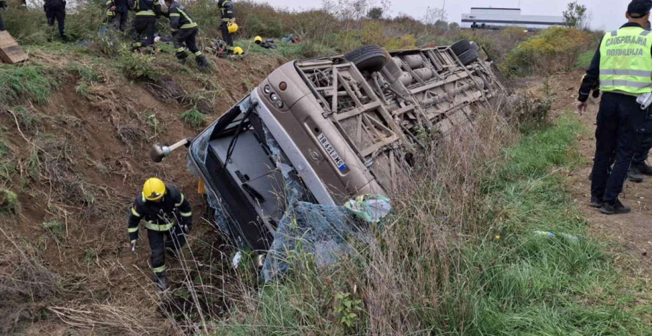 KOMPANIJA PROGLASILA TRODNEVNU ŽALOST Firma čiji su radnici poginuli u autobusu kod Sremske Mitrovice obustavlja rad
