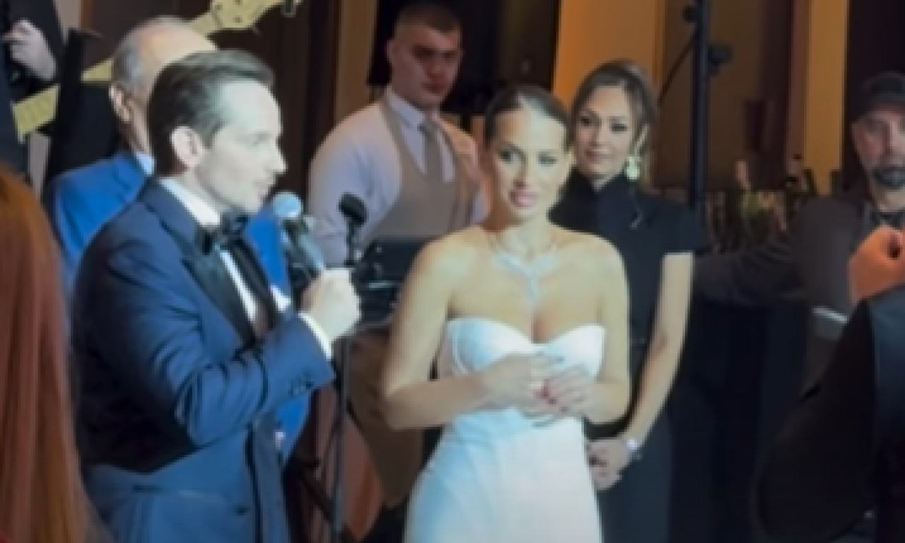 STEFAN KRKOBABIĆ STAO NA „LUDI KAMEN“: Venčanje kao bajka uz balerine i prvi ples sa detetom u naručju (VIDEO)