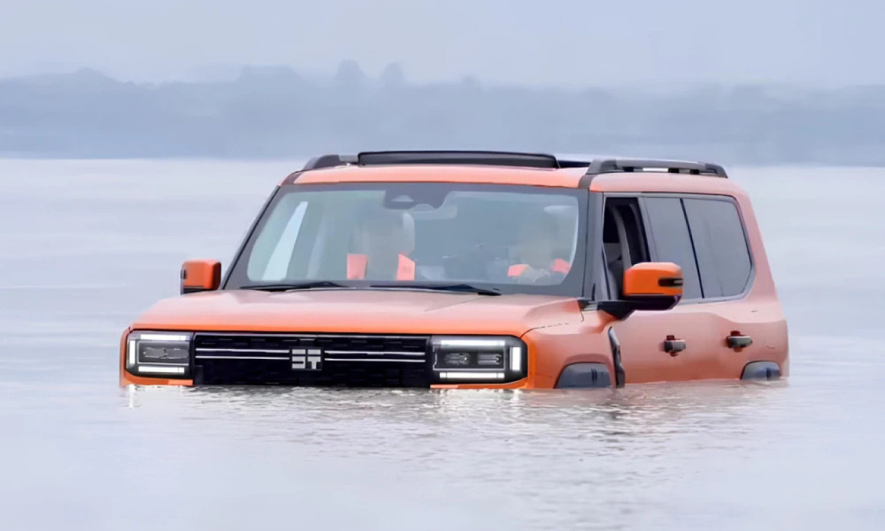 KINEZI POMERAJU GRANICE, NOVI TERENAC MOŽE I DA PLOVI Pogledajte kako je "jetour" osvojio reku Jangce (VIDEO)