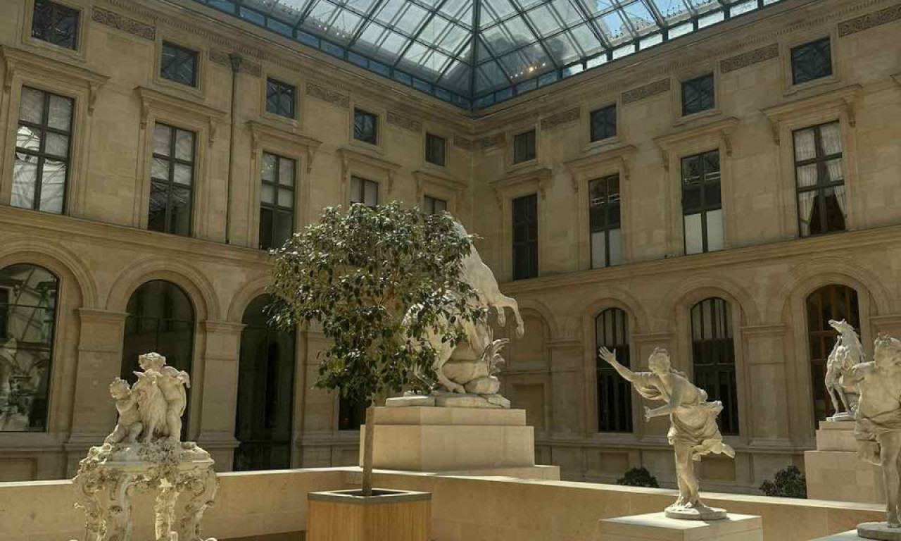 EVO ŠTA SE DEŠAVA U LUVRU DAN NAKON FILMSKE PLJAČKE Sve oči uprte u Pariz