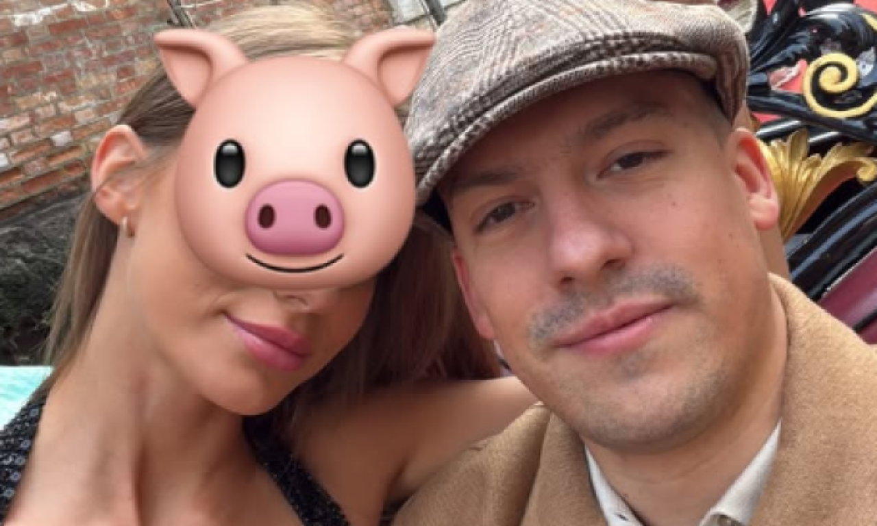 AUUU! Jel ovo realno? Devojka Bake Praseta pokazala dekolte do pupka, jutjuber je odveo u Veneciju – prizor šokira sve!