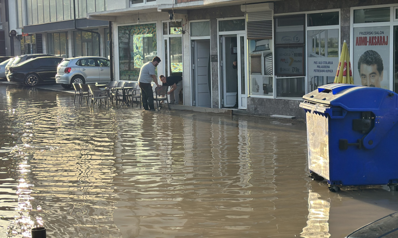 POTOP U NOVOM PAZARU! Saobraćaj obustavljen, voda ušla u kuće i lokale - pogledajte šta se desilo (FOTO)