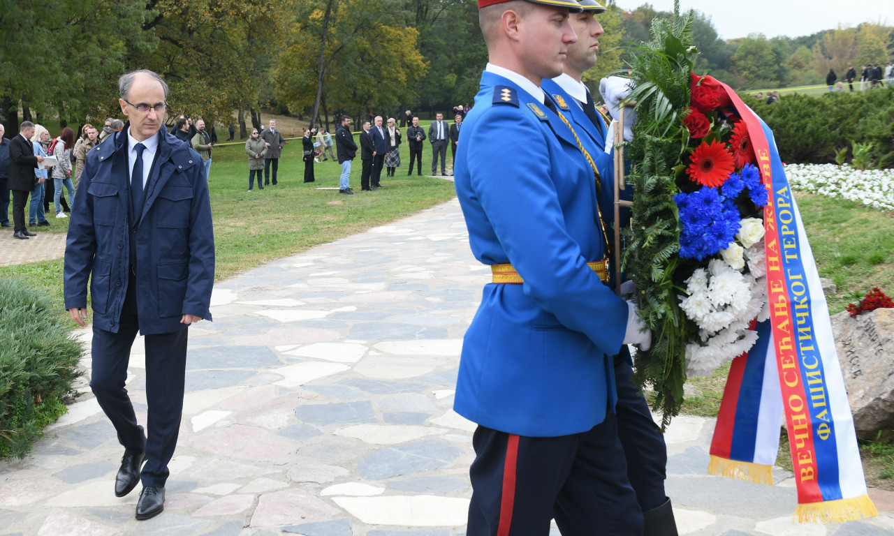 DA SE NIKAD NE ZABORAVI U Kragujevcu obeležene 84 godine od streljanja civila, među kojima su bili i đaci