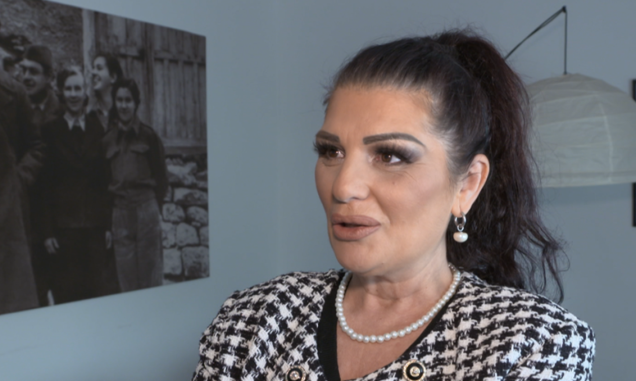 OVA KOLEGINICA JOJ POMAŽE U ČUVANJU DEVOJČICE Sanja Maletić o ćerki Vanji koju je dobila u 52. godini (VIDEO)