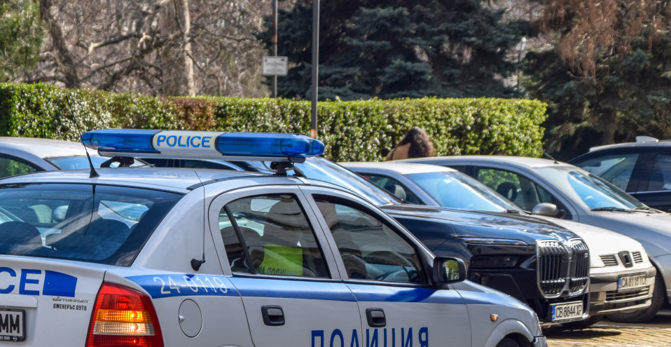 MUŠKARAC UBIO MAJKU, TETKU I SESTRU Horor u bugarskom selu, povređeni brat (7) uspeo da se spasi