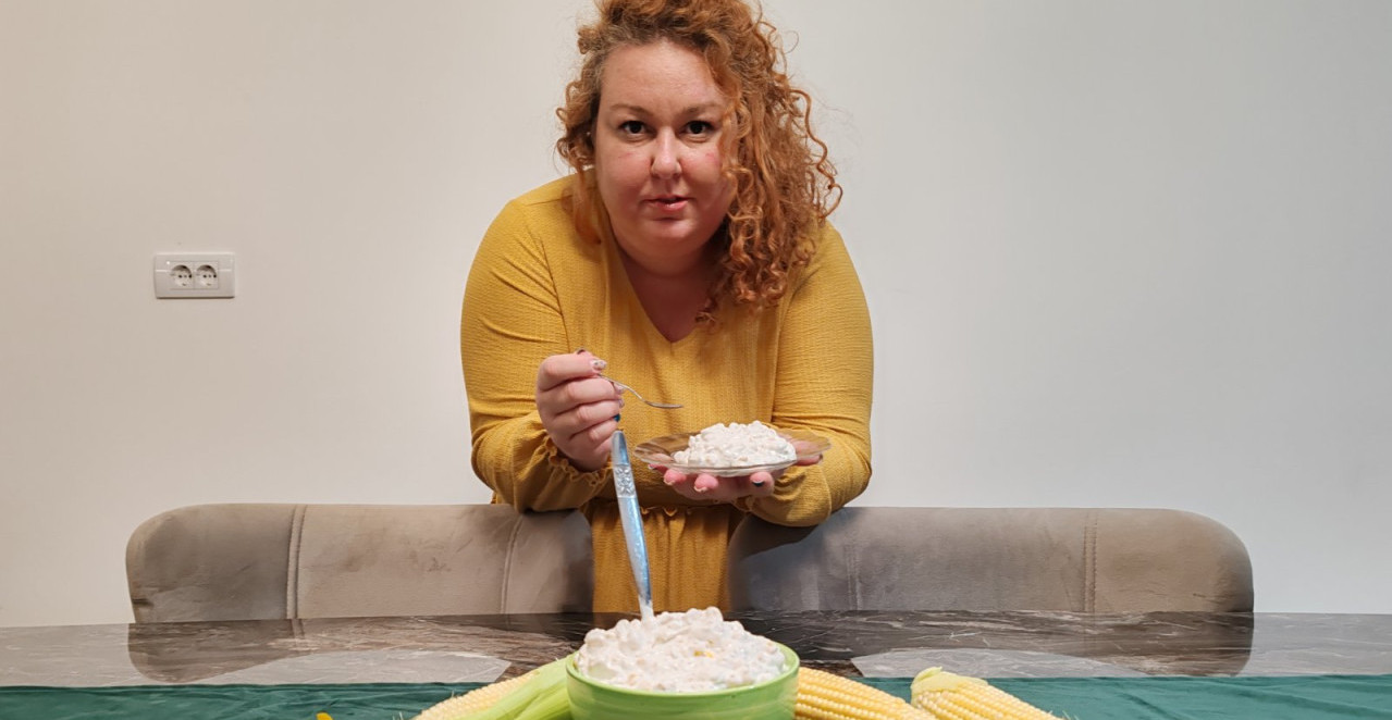 KAKO JE ANICA NAPRAVILA KUKURUZ SALATU SA SUSAMOM Nešto što klizi, ali i krcka (FOTO)