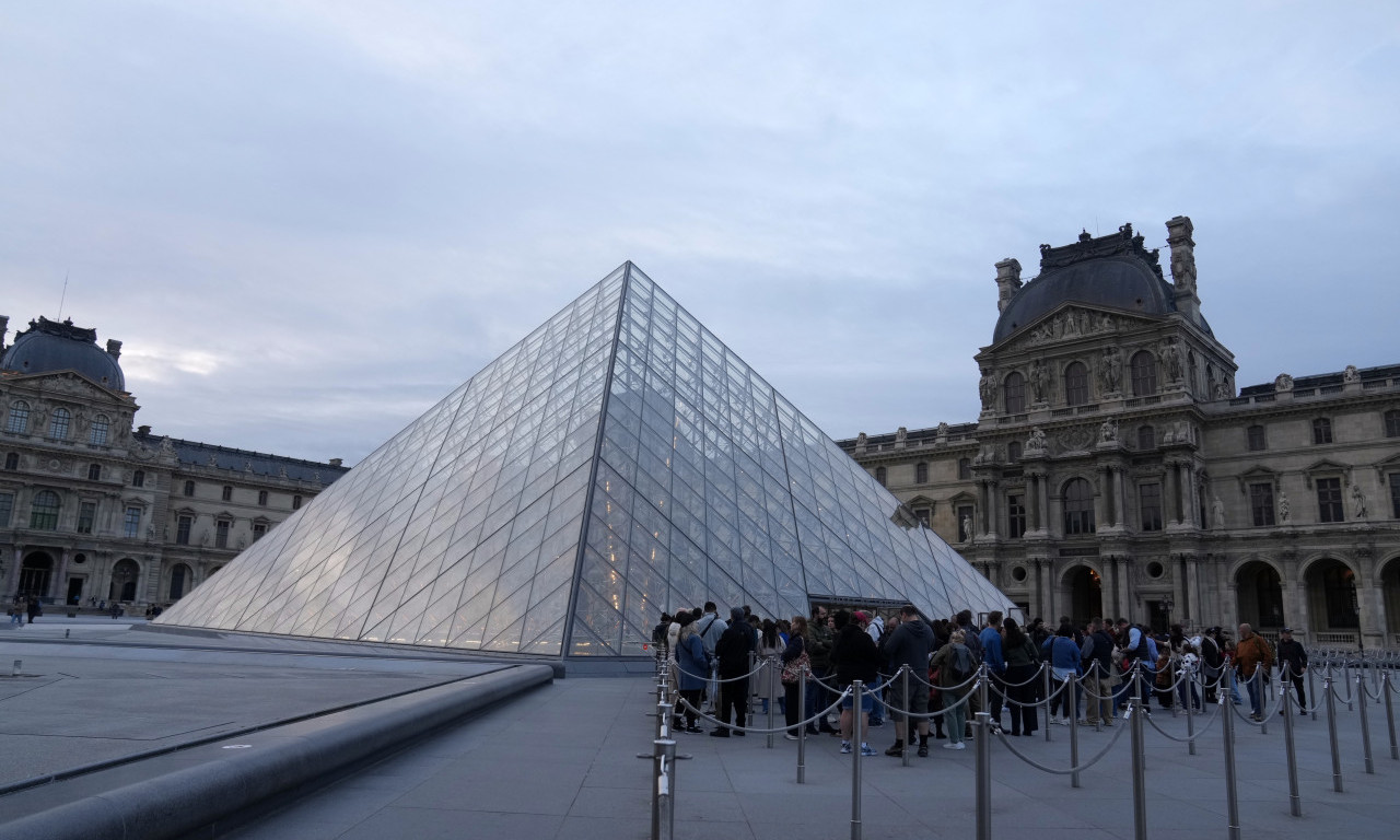 UHAPŠEN I ČETVRTI PLJAČKAŠ LUVRA Vlasti uhvatile poslednjeg člana bande, ali od nakita ni traga