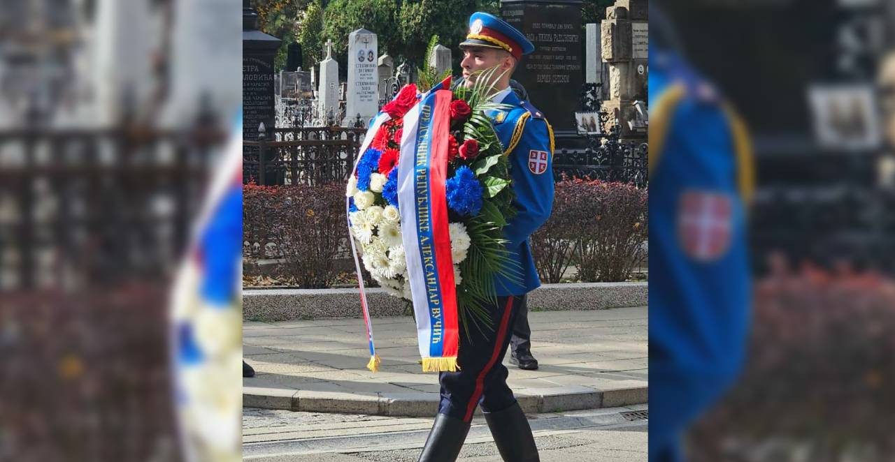 VUČIĆ POSLAO VENAC NA SAHRANU GENERALA PAVKOVIĆA! Predsednik odao poštu nekadašnjem komandantu Treće armije (FOTO)