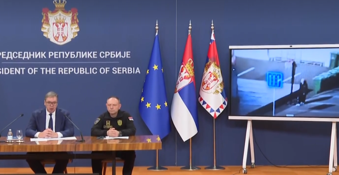 VUČIĆ POKAZUJE SNIMAK: Vladan Anđelković je poneo i kantu benzina, evo šta je hteo! (VIDEO)