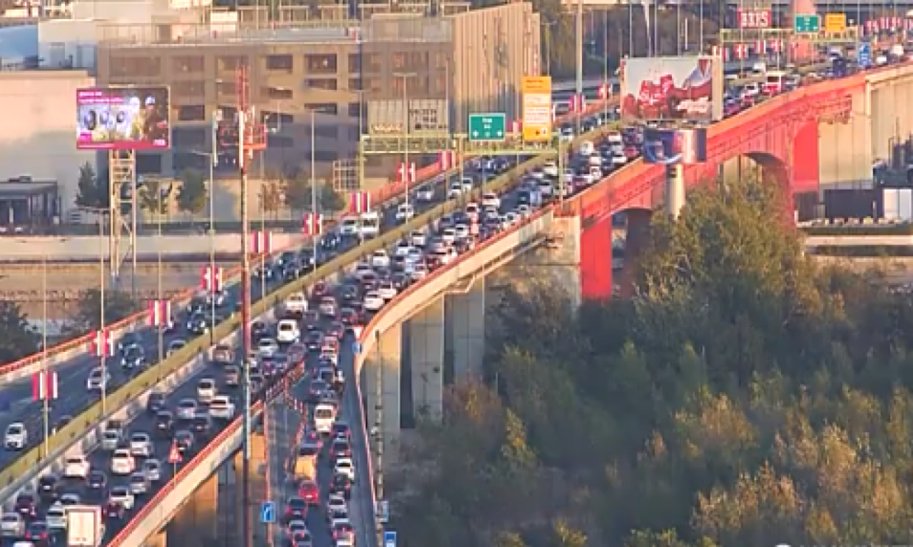 SAOBRAĆAJNI KOLAPS U BEOGRADU Popodnevni špic i obustava saobraćaja - evo koje delove grada da izbegavate (FOTO)