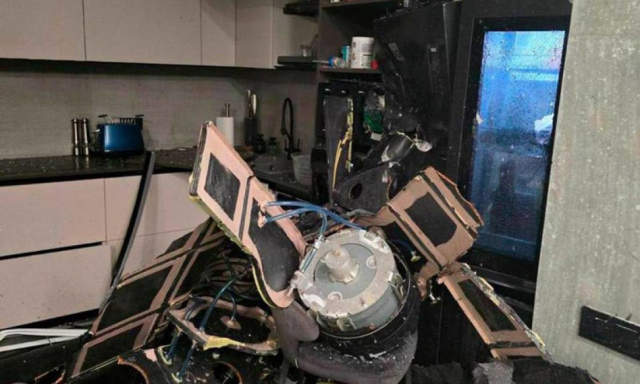 UŽAS U KIJEVU Dva drona završila u stanu, pogledajte fotografije sa lica mesta (FOTO)