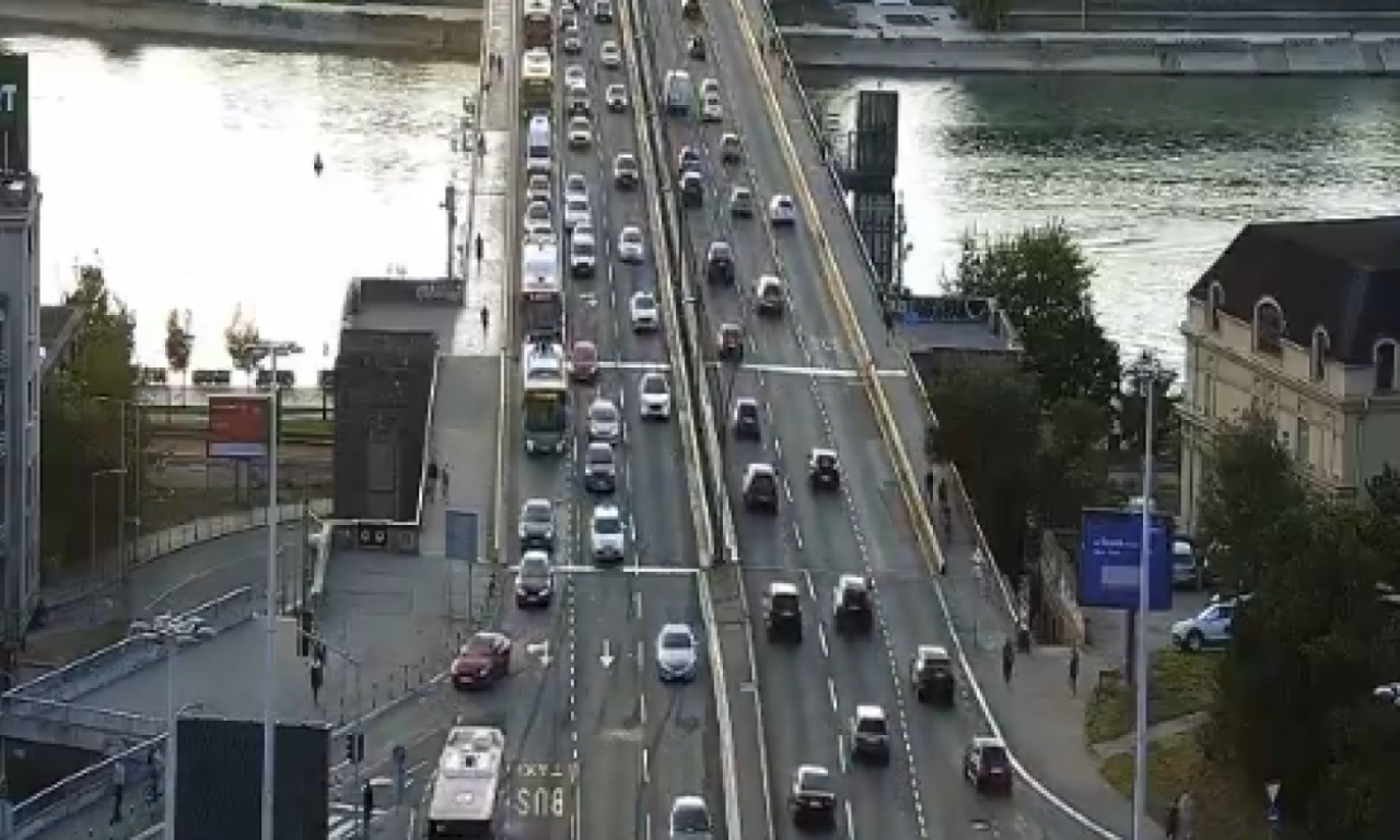 SAOBRAĆAJNI HAOS U BEOGRADU Udesi i popodnevni kolaps stvaraju gužve, izbegavajte ove deonice (FOTO)