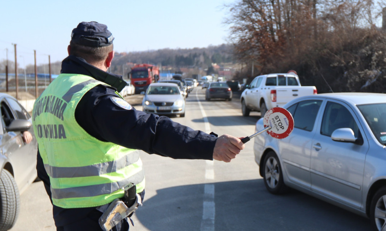 VOZI ŠLEPER ZA BUGARSKU, A NIKADA NIJE POLAGAO VOZAČKI: Čačanin šokirao saobraćajne policajce na magistrali