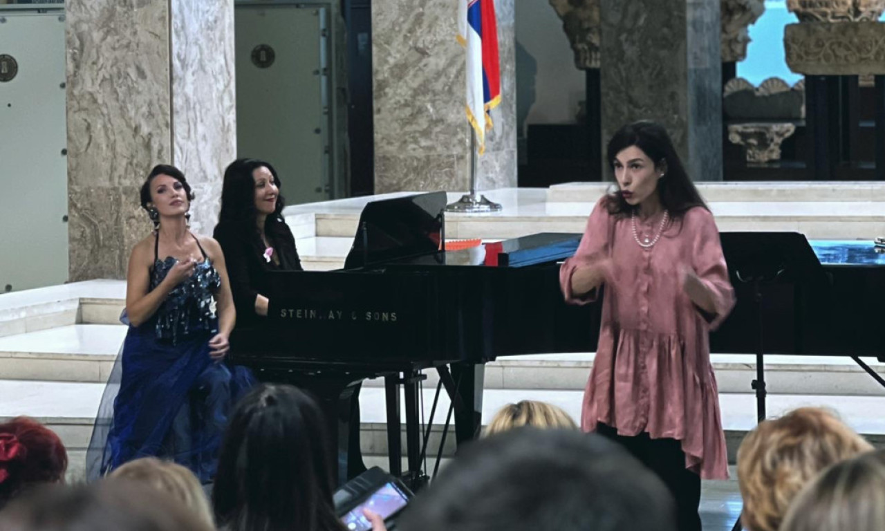 VEČE HRABROSTI I EMOCIJA U NARODNOM MUZEJU: Ružičasti koncert dirnuo Beograd do suza (FOTO)