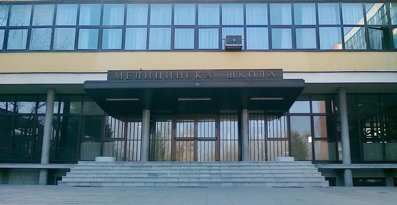 MASKIRANI NAPADAČI UPALI U ŠKOLU I PRETUKLI UČENIKA Ovo je hitna reakcija Ministarstva prosvete