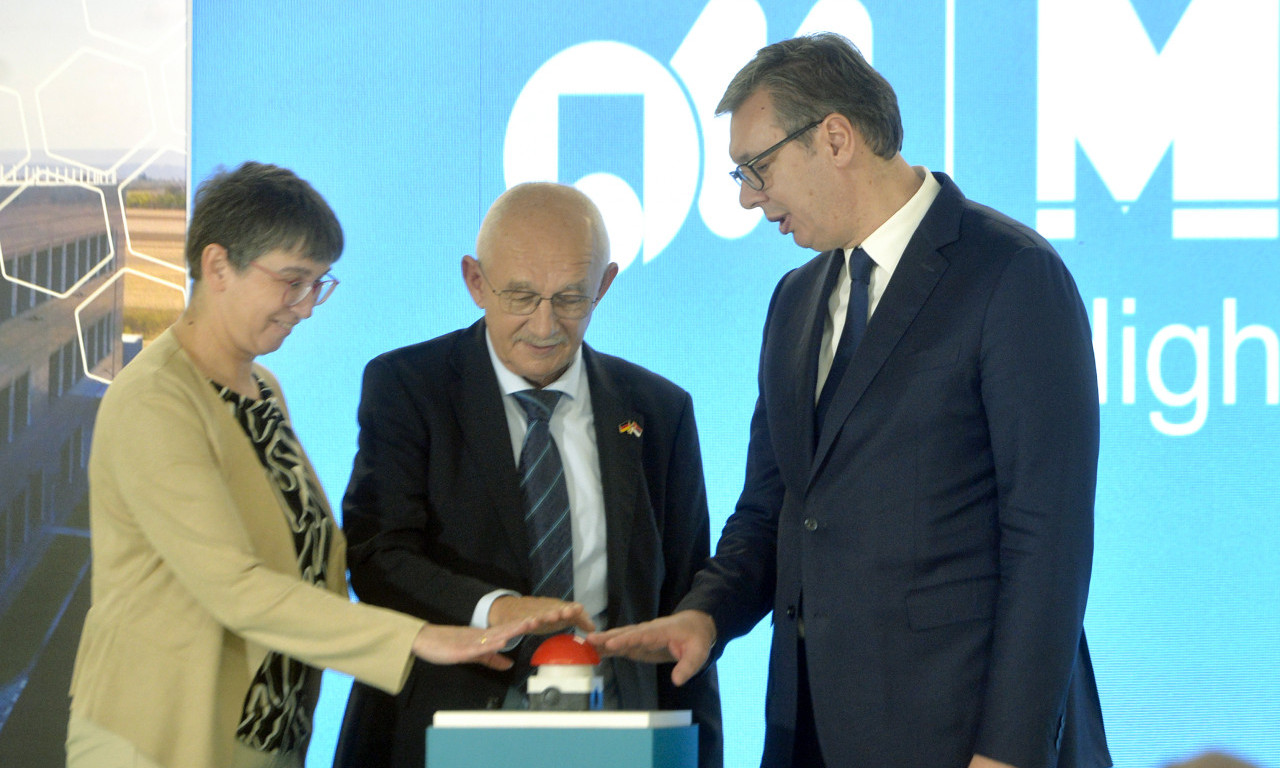 OTVORENA FABRIKA "MUEHLBAUER" U STAROJ PAZOVI Vučić: "Ovde su najmodernije mašine i najbolji stručnjaci..." (FOTO+VIDEO)