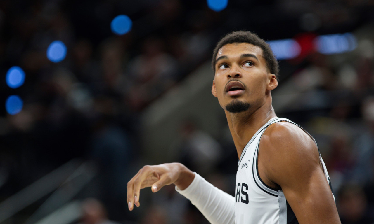 DESET SEKUNDI VIKTORA VEMBANJAME ZBOG KOJIH JE SVET U ŠOKU Svi gledaju i ne veruju! Kako je ovo uopšte moguće?! (VIDEO)