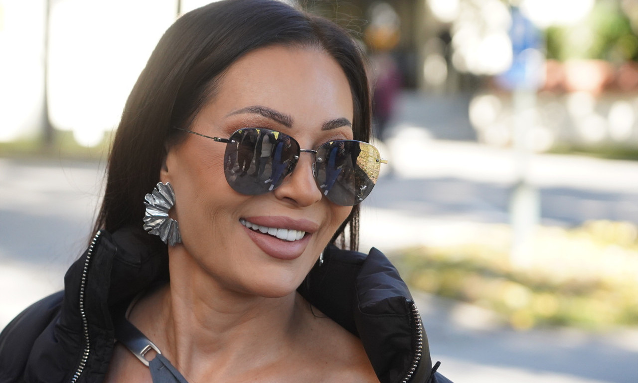 CECA RAŽNATOVIĆ ZABLISTALA U "ZVEZDAMA GRANDA": Dekolte u prvom planu, svi gledali u jedan detalj! (FOTO)