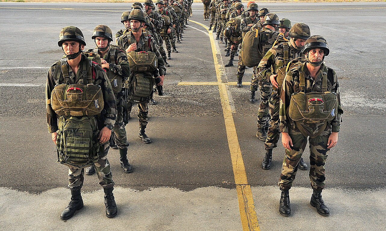 FRANCUSKA ŠALJE 2000 LEGIONARA U UKRAJINU Sprema se novi žestoki sukob sa Rusijom