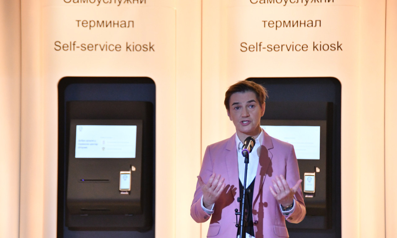 "ŽELIMO DA BUDEMO GRAĐANIMA NA USLUZI" Ana Brnabić otvorila Servisni centar eUprave u TC Galerija (FOTO/VIDEO)