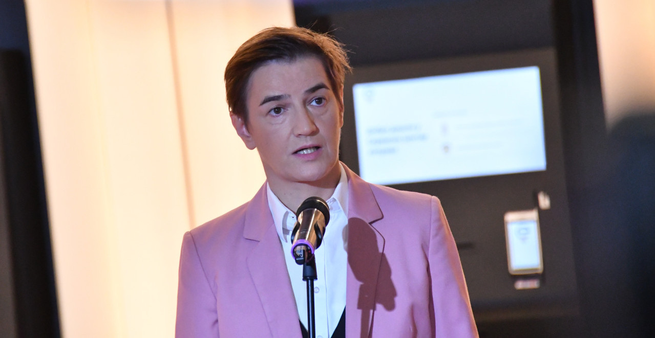 "BLOKADERI LICEMERI - VUČIĆ TO NEĆE DOZVOLITI!" Brnabić oštro reagovala na spekulacije o otkazima u namenskoj