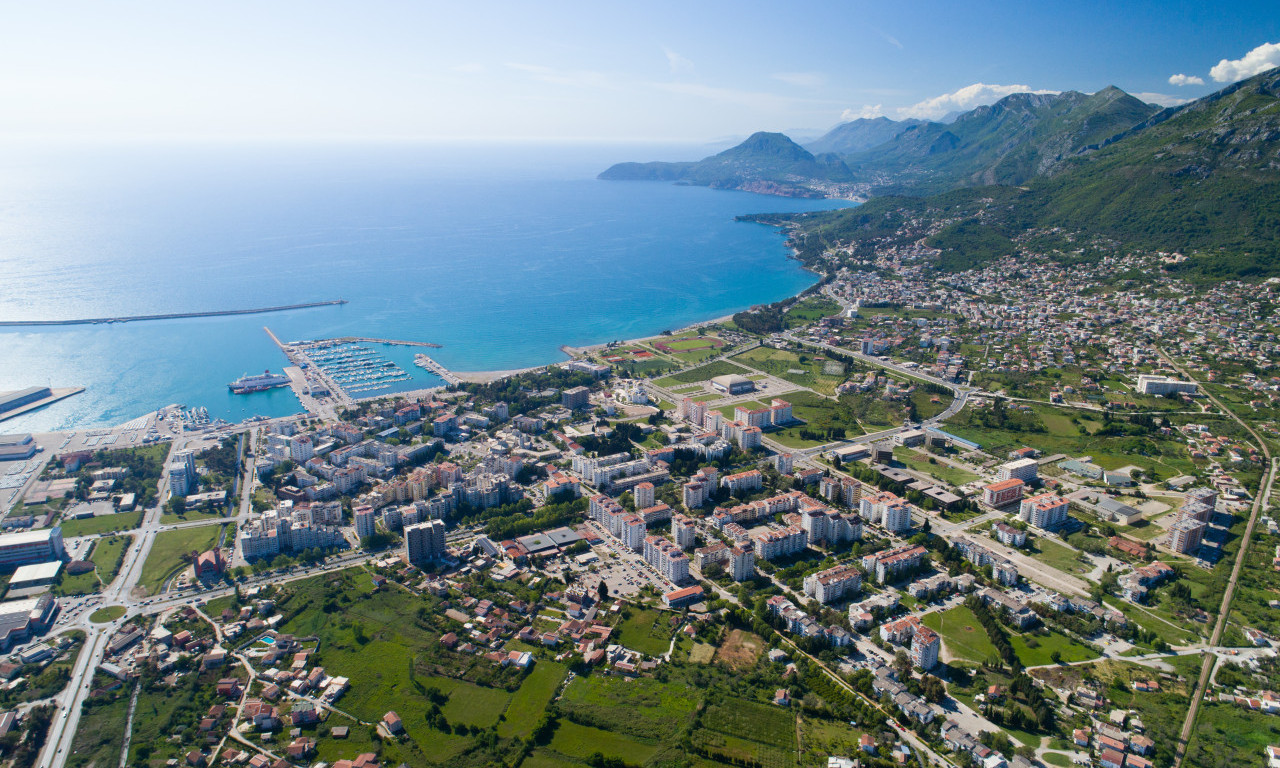 OŠTRO: Ko se u Ulcinju zatekne van kupališne zone u kupaćem kostimu biće kažnjen do 500 evra!
