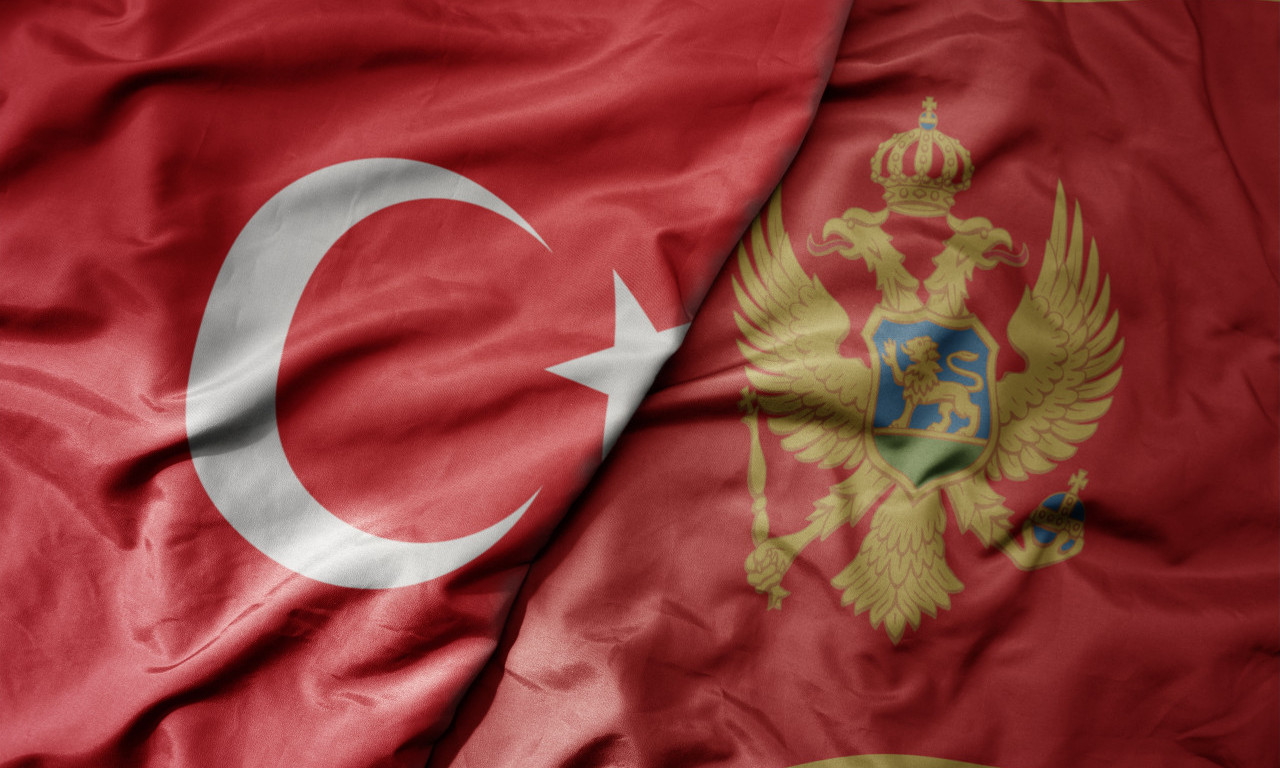 PITAO IH IMA LI PROBLEMA, TURCI POVADILI NOŽEVE I IZBOLI GA Haos u Podgorici ne jenjava - progovorila devojka izbodenog mladića (VIDEO)