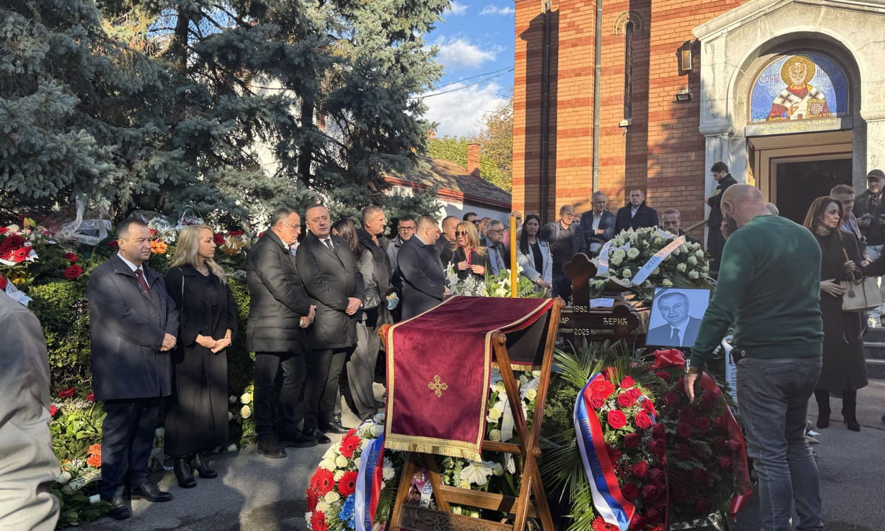 POČELA SAHRANA VELIZARA ĐERIĆA Porodica, prijatelji i saradnici se opraštaju od velikog čoveka (FOTO)
