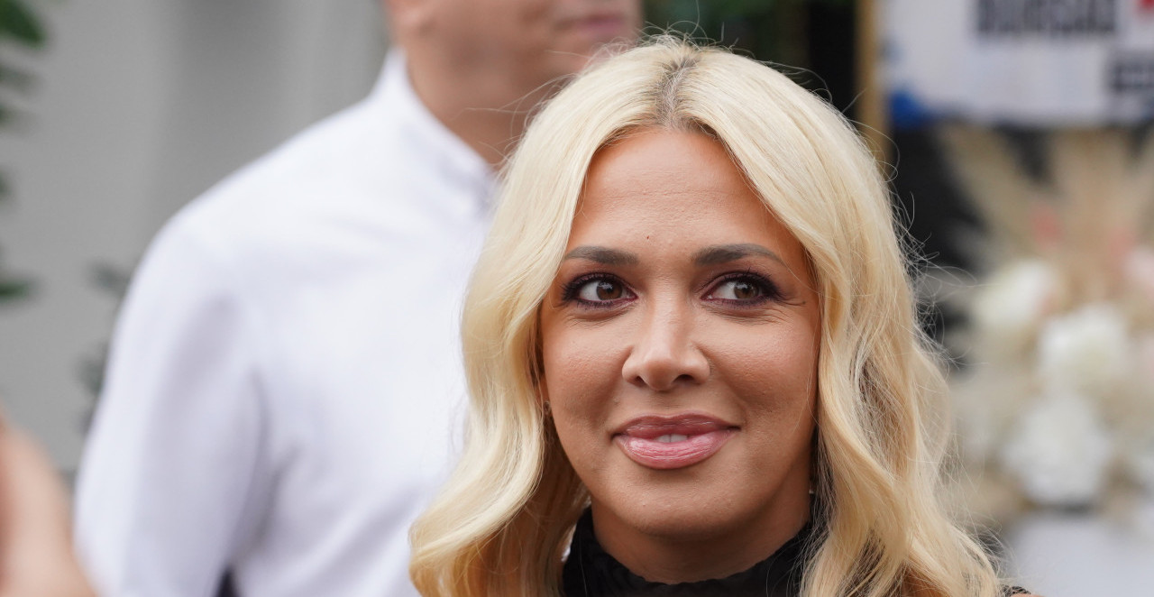 MILICA TODOROVIĆ TRUDNA "DO ZUBA", A SKAČE KAO DA NIJE! Pevačica pokidala na proslavi rođenja Iskre (VIDEO)