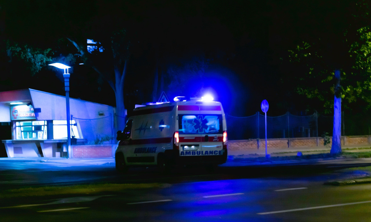 TEŠKA SAOBRAĆAJKA NA PUTU ČAČAK-POŽEGA Ima povređenih - pežo završio na krovu