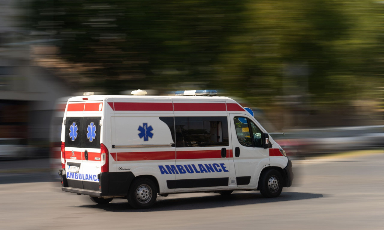 AUTOMOBILOM ULETEO MEĐU ULIČNE PRODAVCE Horor na Banjici (VIDEO)
