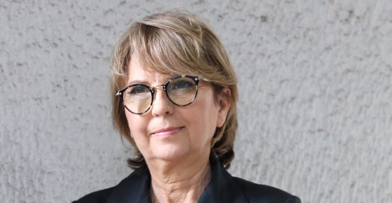 BILJI KRSTIĆ PREMINULA ROĐENA SESTRA Pevačica slomljena od tuge: "Otišla je tiho"