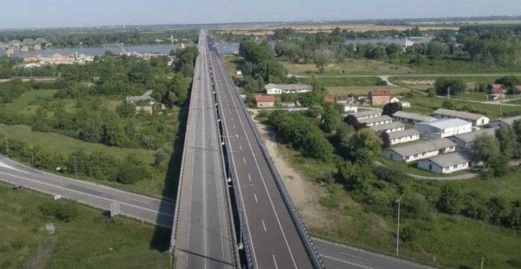 OŠTEĆEN OSTRUŽNIČKI MOST! Pukli "češljevi", kolaps i kolona oštećenih vozila kod Bubanj Potoka (VIDEO)