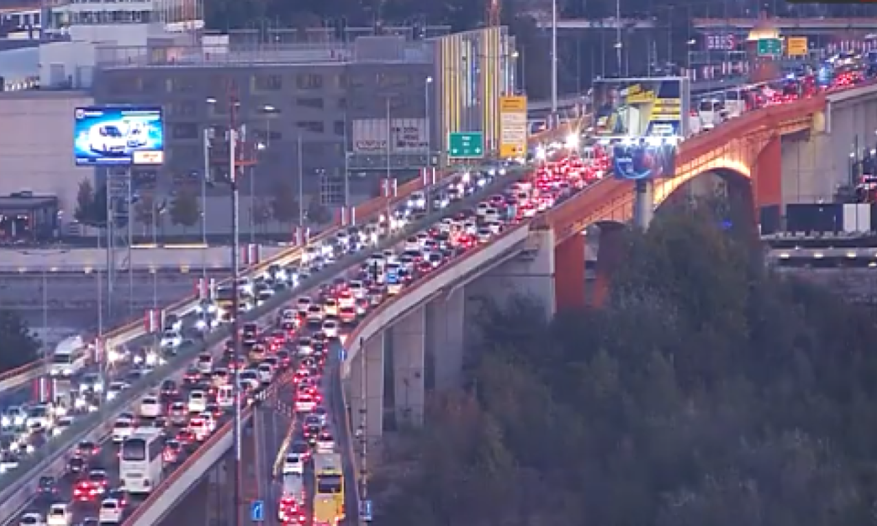 POPODNEVNI ŠPIC U PRESTONICI Velike gužve širom Beograda, evo koje delove grada treba zaobići (FOTO)