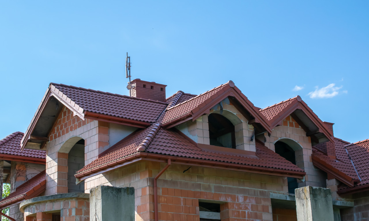 KUĆA BEZ PROZORA NA PRODAJU ZA 1,5 MILIONA EVRA Internet eksplodirao od komentara