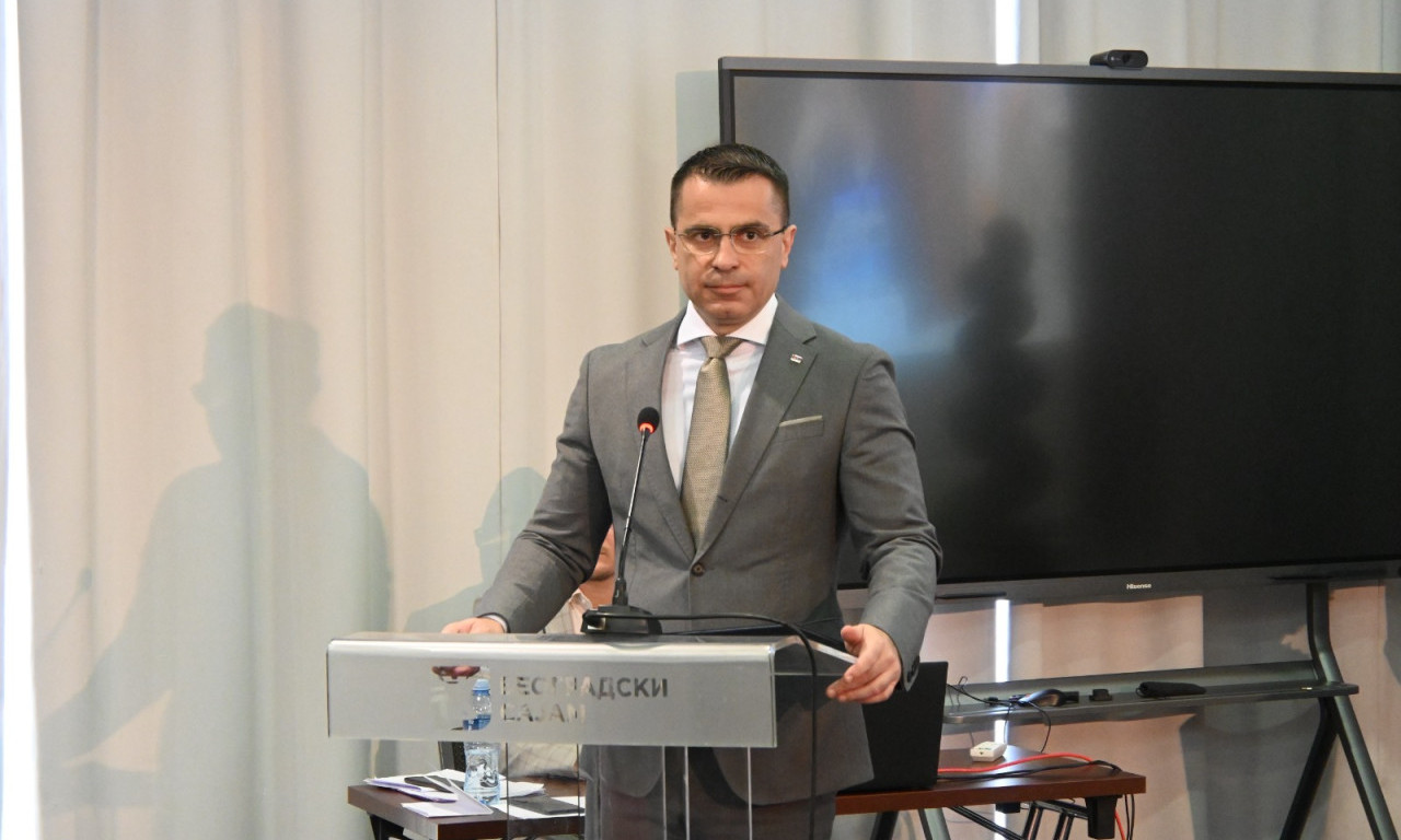 MINISTAR ĐORĐE MILIĆEVIĆ NA BEOGRADSKOM SAJMU Predstavio dva značajna zbornika radova (FOTO)