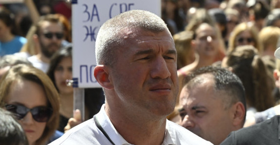 PONOVO UHAPŠEN MIŠA BAČULOV Pogledajte privođenje u porodičnoj kući, određen pritvor (VIDEO)