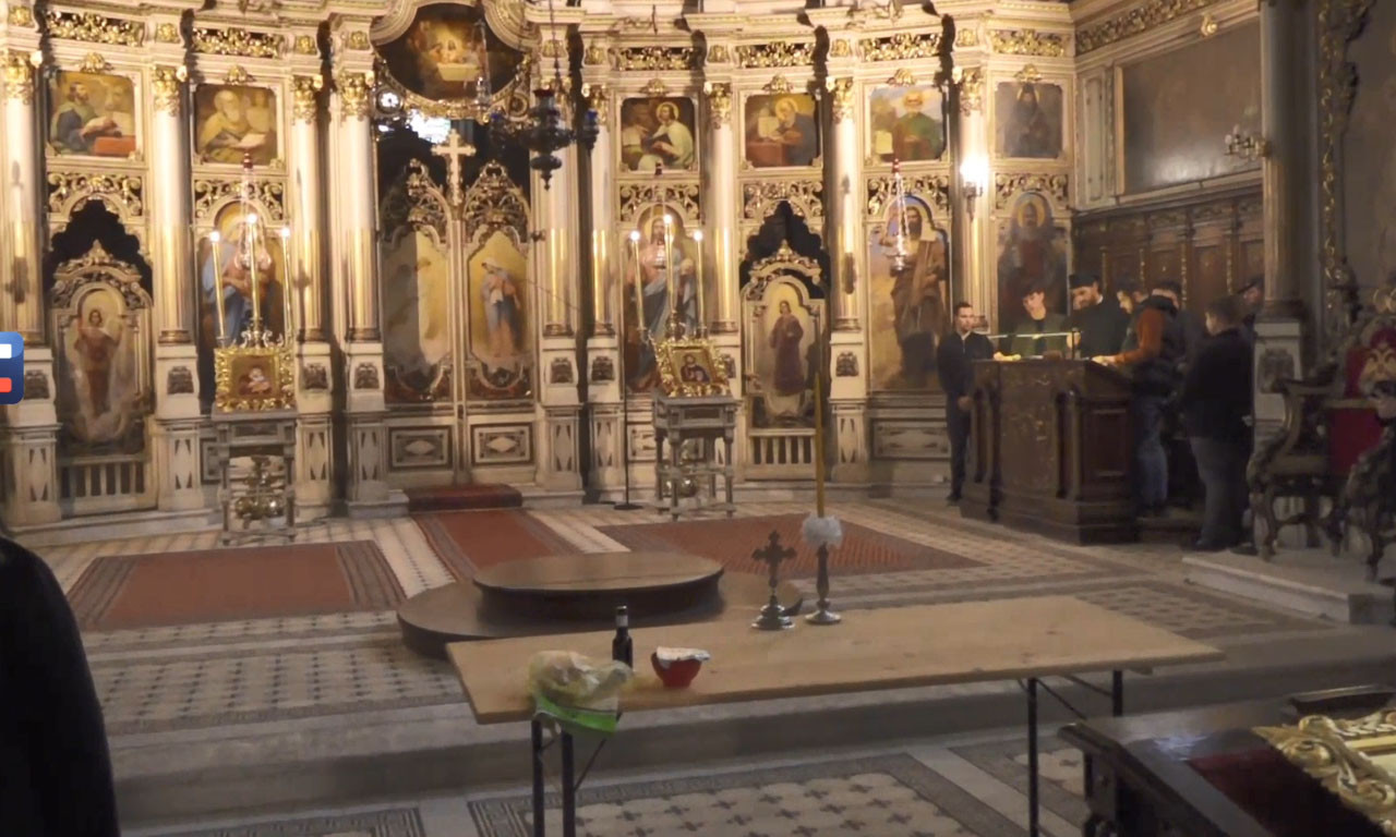 LITURGIJA U SABORNOM HRAMU U NOVOM SADU Danas parastos za stradale u padu nadstrešnice (VIDEO)