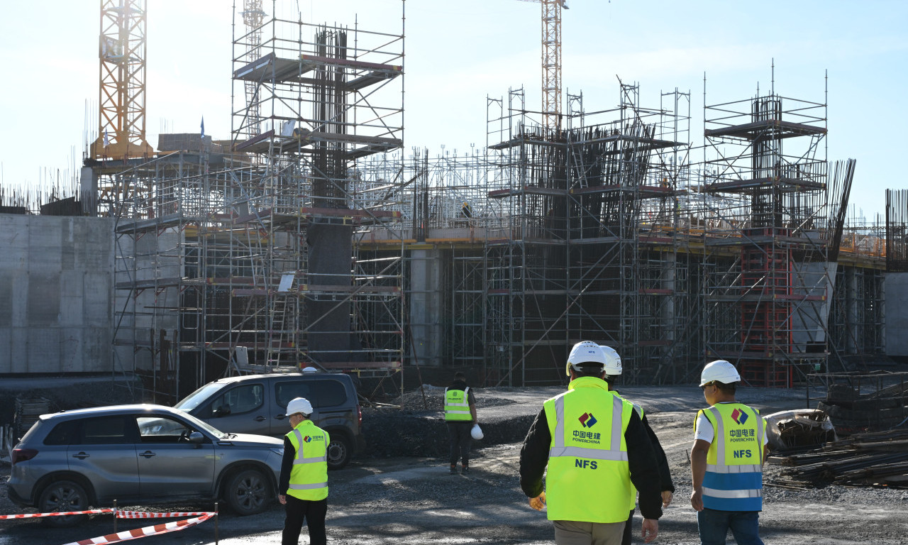 VUČIĆ OBILAZI GRADILIŠTE NACIONALNOG STADIONA Pogledajte kako teku radovi na Ekspo projektu (FOTO+VIDEO)